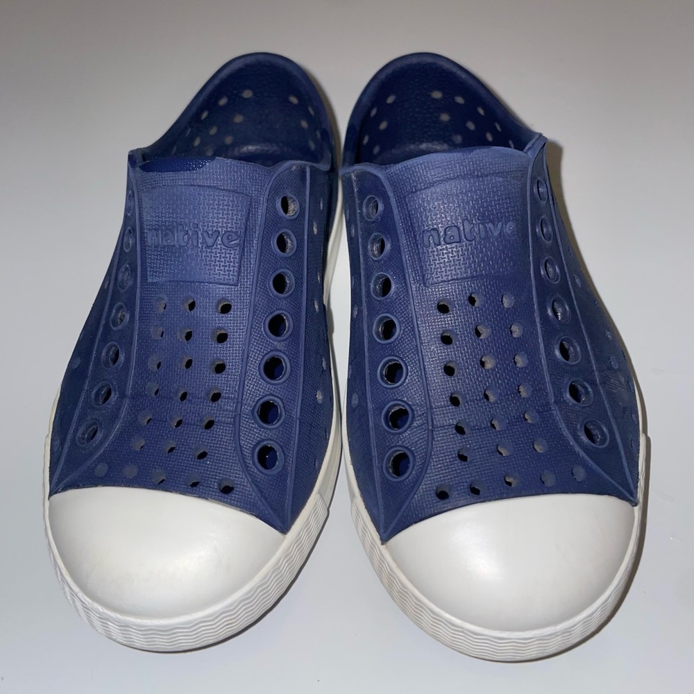 Native toddler slip ons. Size 8